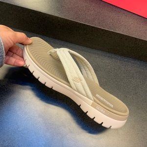 Sketchers sandals